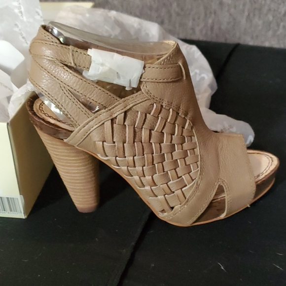 High heel shoes - Picture 2 of 4